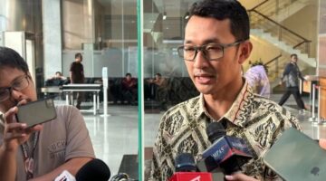 Juru Bicara Komisi Pemberantasan Korupsi Budi Prasetyo saat memberikan keterangan di Gedung Merah Putih KPK, Jakarta, Selasa (20/5/2025). ANTARA/Rio Feisal