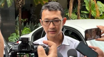 Juru Bicara Komisi Pemberantasan Korupsi Budi Prasetyo saat memberikan keterangan di kompleks KPK, Jakarta, Senin (26/5/2025). (ANTARA/Rio Feisal)