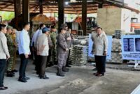 Presiden Prabowo saksikan langsung penyerahan 6 aset smelter dari tambang ilegal ke PT Timah. (Dok. Biro Pers Sekretariat Presiden)