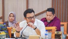 Anggota Komisi V DPR RI Daniel Mutaqien Syafiuddin di sela kunjungan kerja Komisi V DPR RI ke Kantor Bupati Indramayu, Senin (10/11/2025). Foto : Ais/Andri